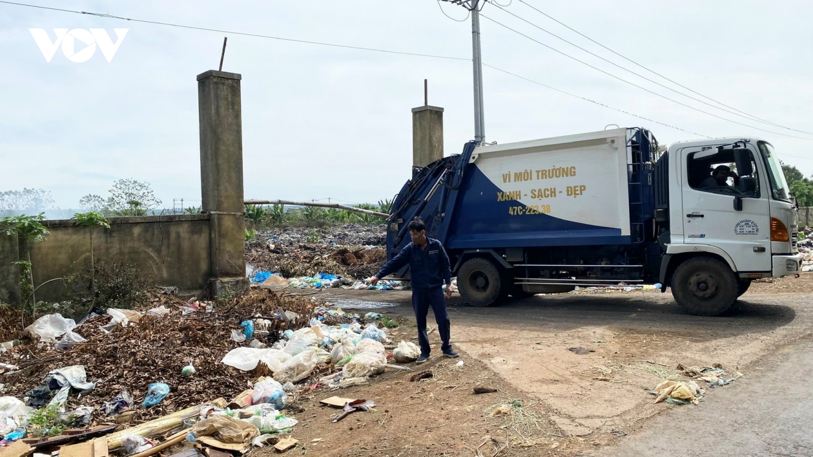 Người dân tại Cư M’gar - Đắk Lắk khốn khổ vì bãi rác ở giữa khu dân cư